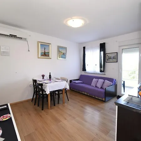 Rudy Apartmán Jadranovo